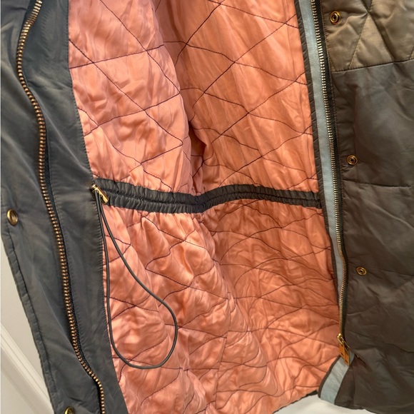Scotch & Soda Arza Quilted Two-Tone Jacket in Olive and Khaki - Picture 6 of 9